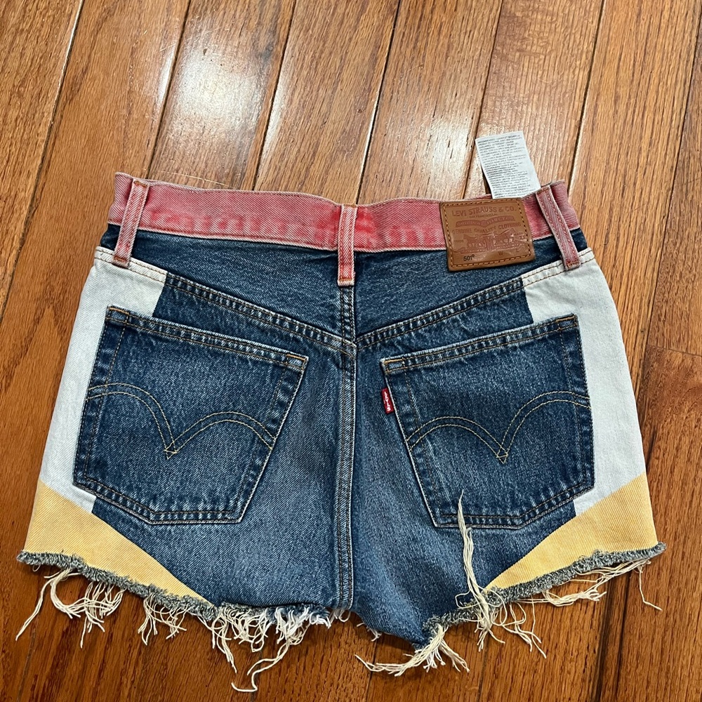 Colorful Women's Levi’s Denim Jean Shorts Colorblock 26 - Picture 4 of 4